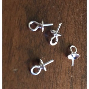 4 stk. Stiftøsken/Perleophæng med 4 mm skål og lille ring